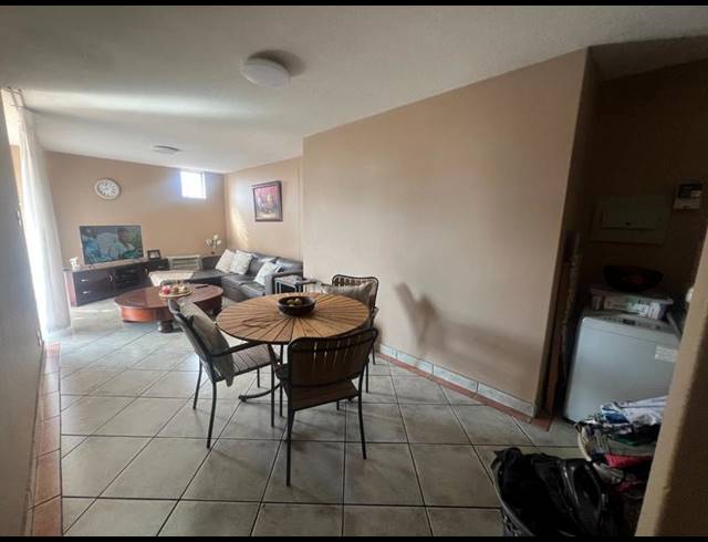 2 BEDROOM APARTMENT FOR SALE IN SILVERTON